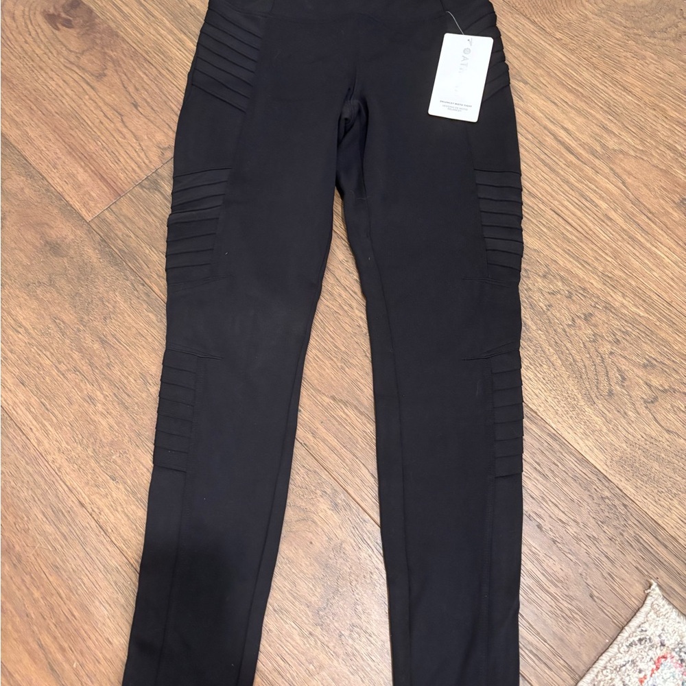 Black Leggings with Ribbed Detail